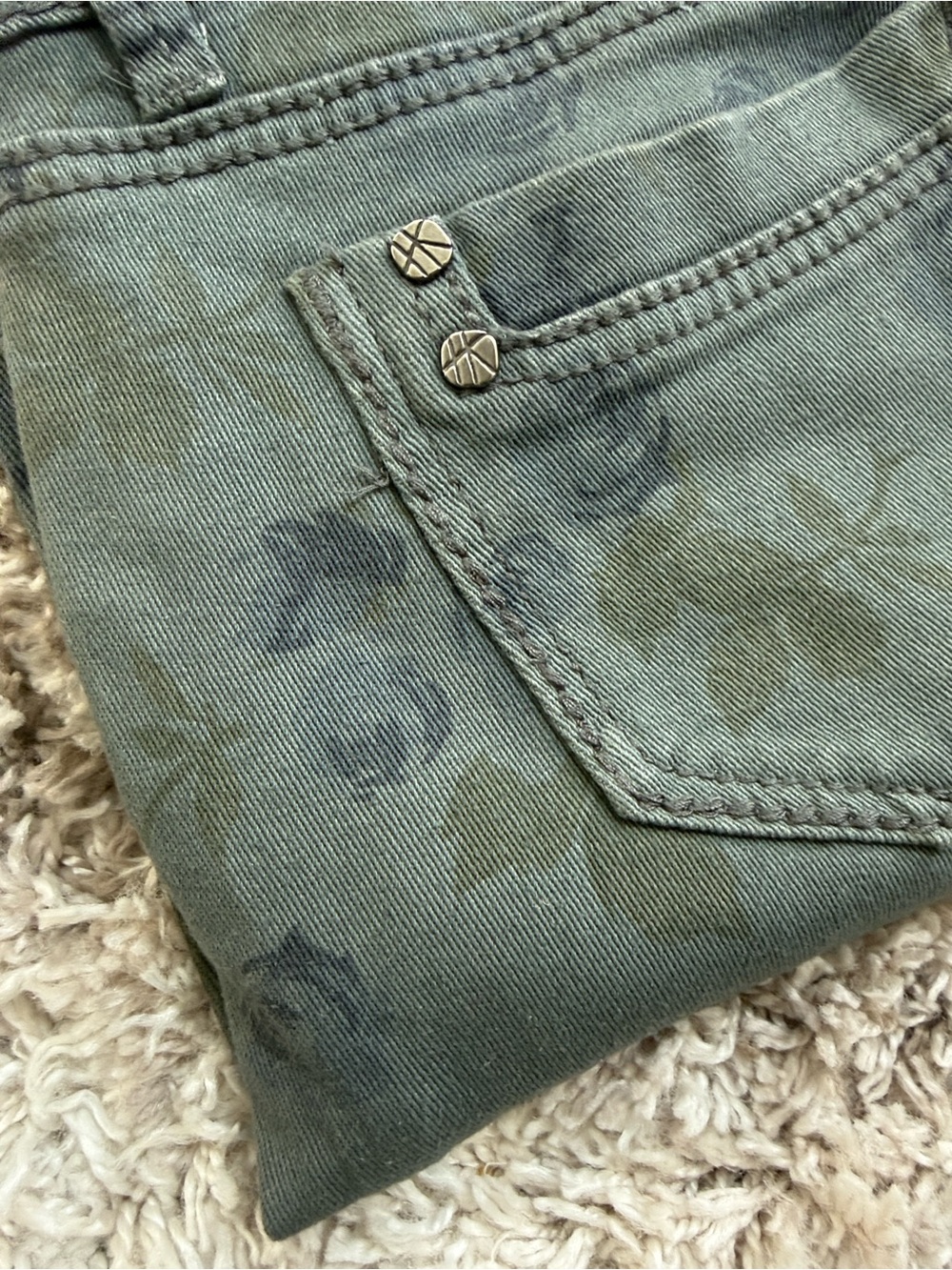 Khaki Olive Hot Kiss Skinny Lily Rose Print Denim Jean Size 13 - Fits like a M/L
